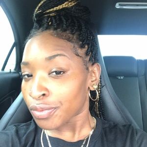 Meet your Posher, Cassandra